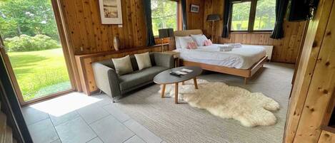 8 bedrooms, desk, iron/ironing board, free WiFi