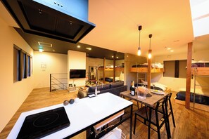 1 habitación, tabla de planchar con plancha, wifi gratis y ropa de cama 