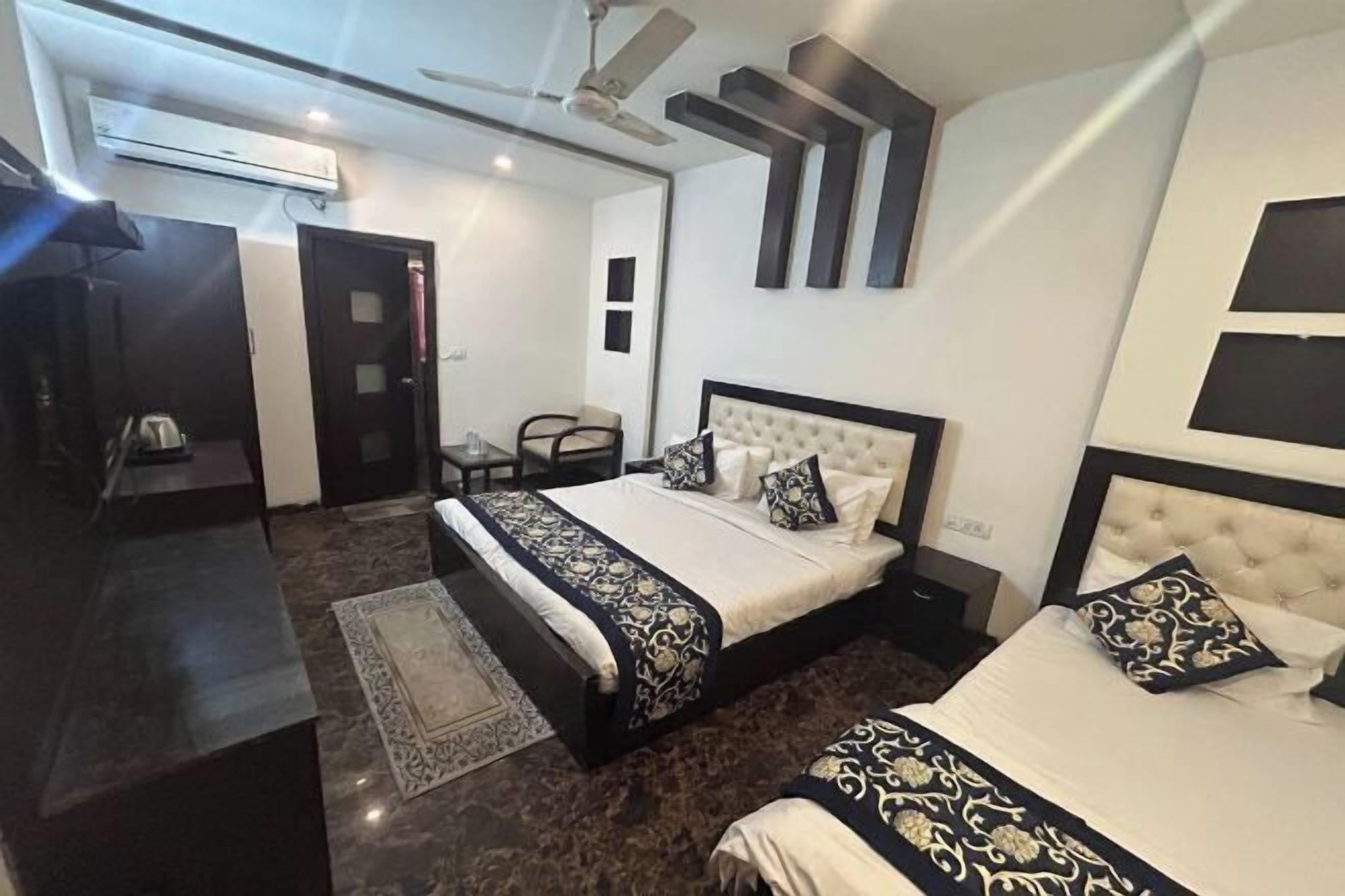 Cortinas blackout, wifi gratis y ropa de cama 