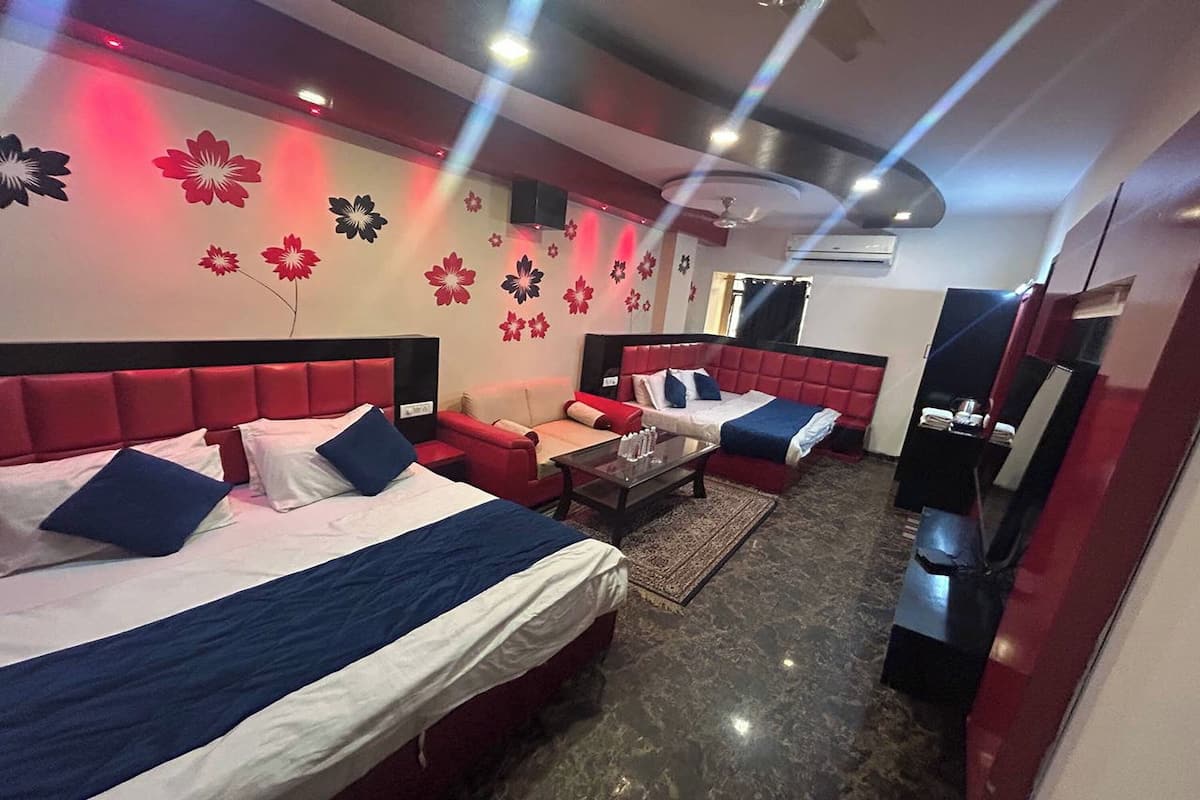 Blackout curtains, free WiFi, bed sheets