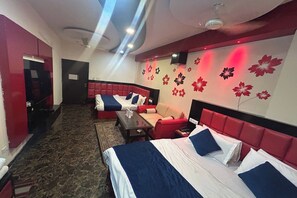 Suíte família | Cortinas blackout, Wi-Fi de cortesia, roupa de cama