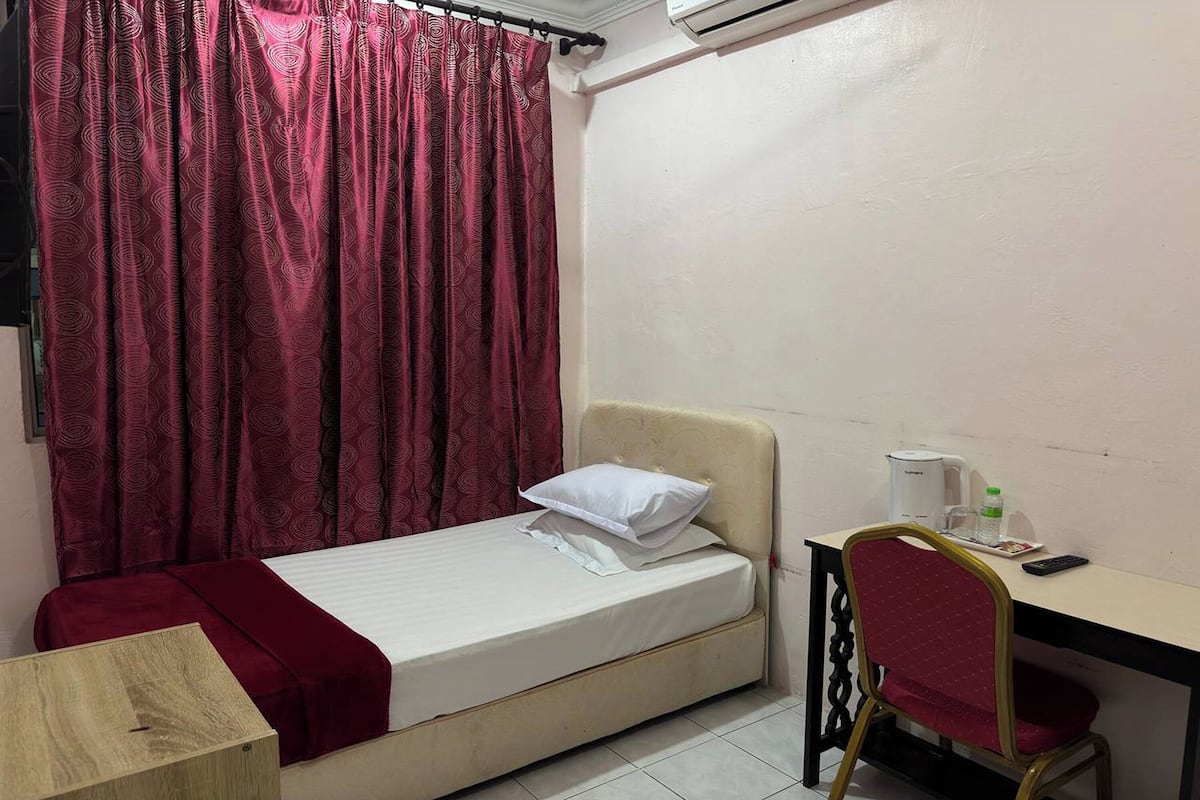 Deluxe Single Room | Desk, free WiFi, bed sheets