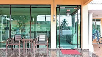 Vista frontal de la propiedad