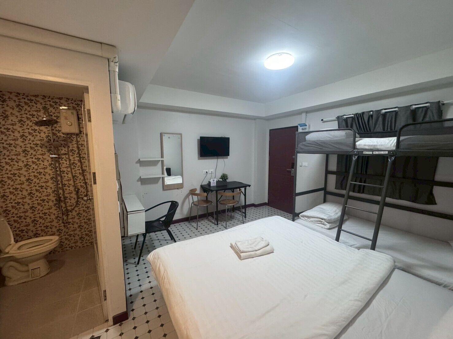 Family Room | Free WiFi