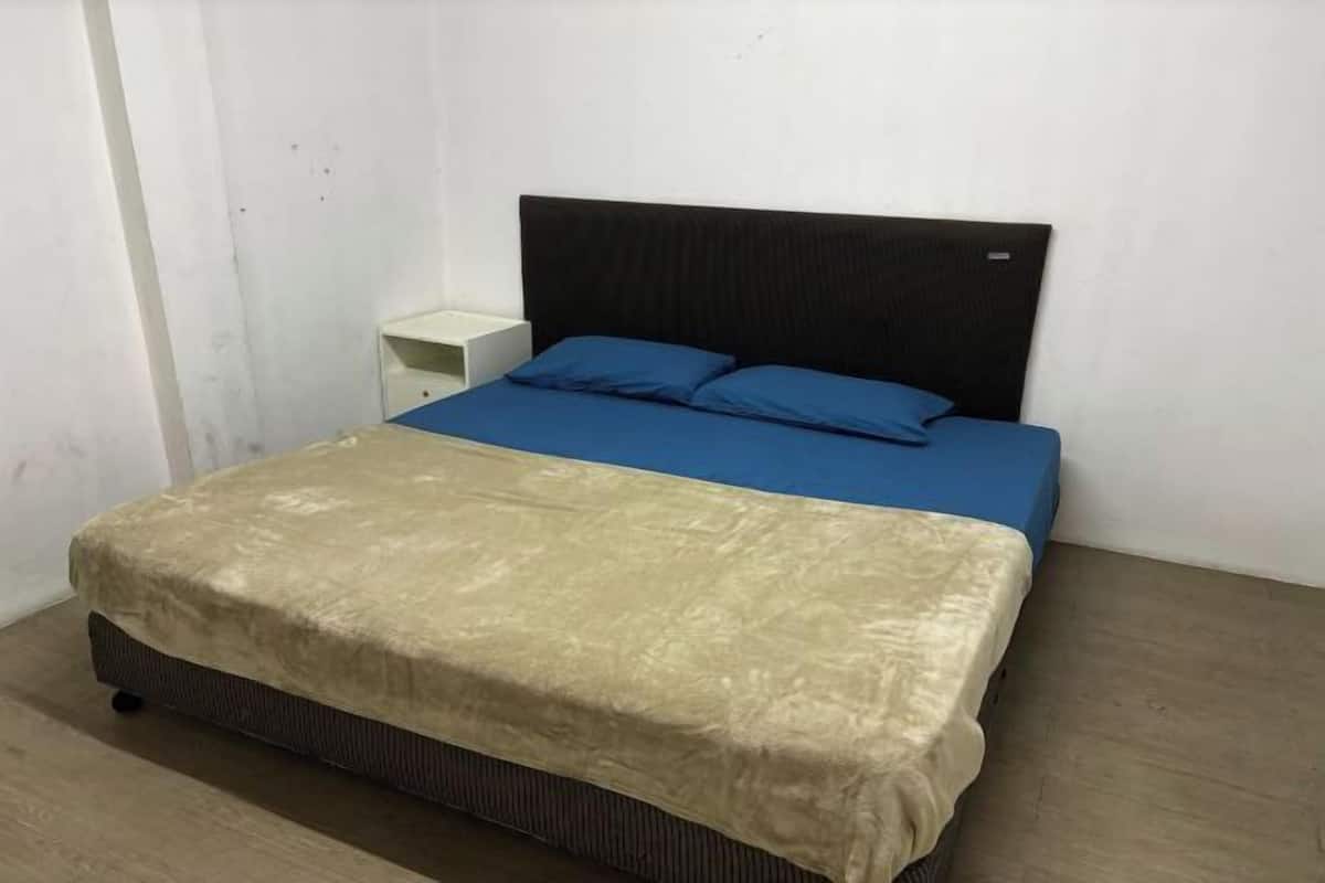 Cortinas blackout, wifi gratis y ropa de cama