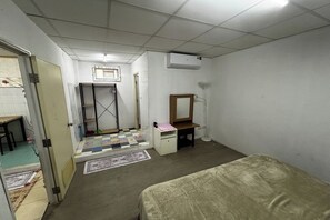 Cortinas blackout, wifi gratis y ropa de cama