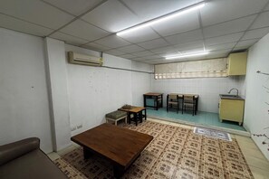 Suite | Verduisterende gordijnen, gratis wifi, beddengoed