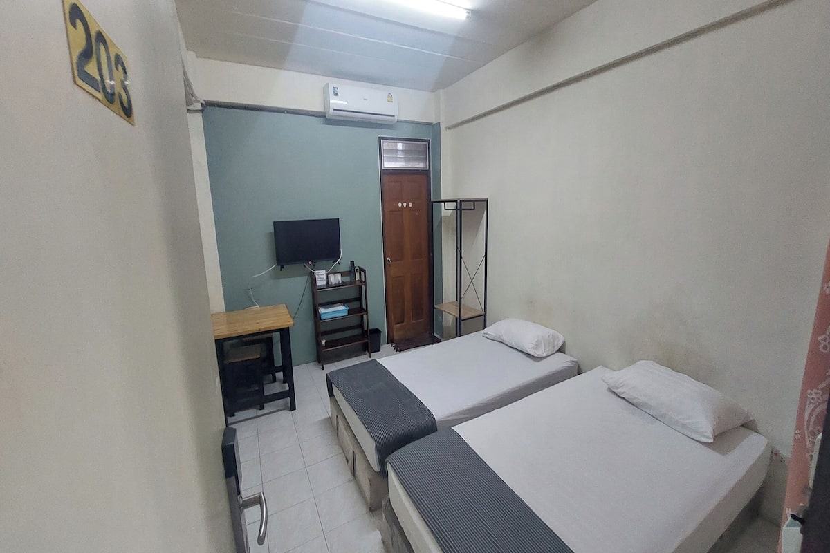 Habitación con 2 camas individuales | Wifi gratis y ropa de cama