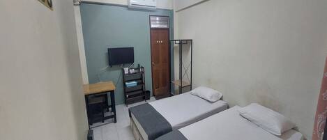 Twin Room | Free WiFi, bed sheets