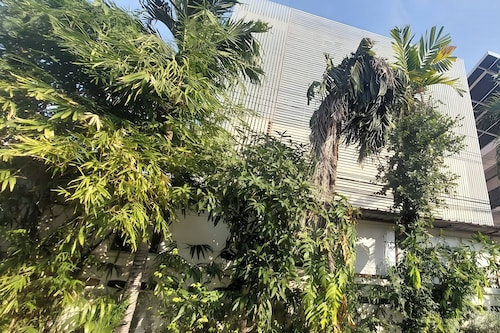 Sukhum Mega Bangna Guest House