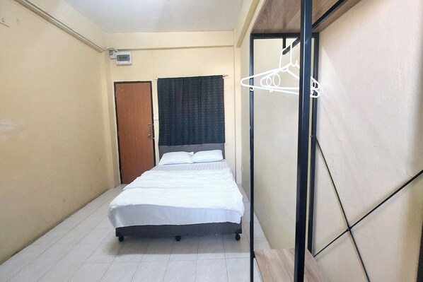 Standard Double Room | Free WiFi, bed sheets