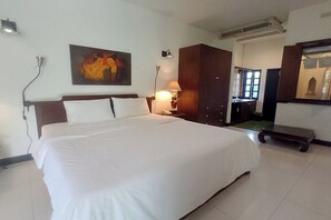Executive Double Room | Desk, blackout drapes, rollaway beds, free WiFi - Baan Orawee Boutique Hotel (Mae Rim)