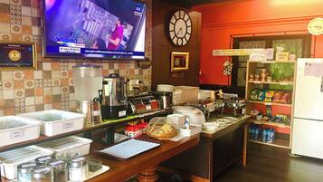 Desayuno buffet diario (THB 100 por persona)