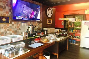 Bữa sáng buffet hàng ngày (100 THB/mỗi người) 