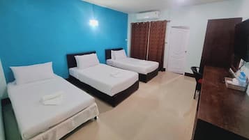 Habitación triple Confort | Escritorio y wifi gratis