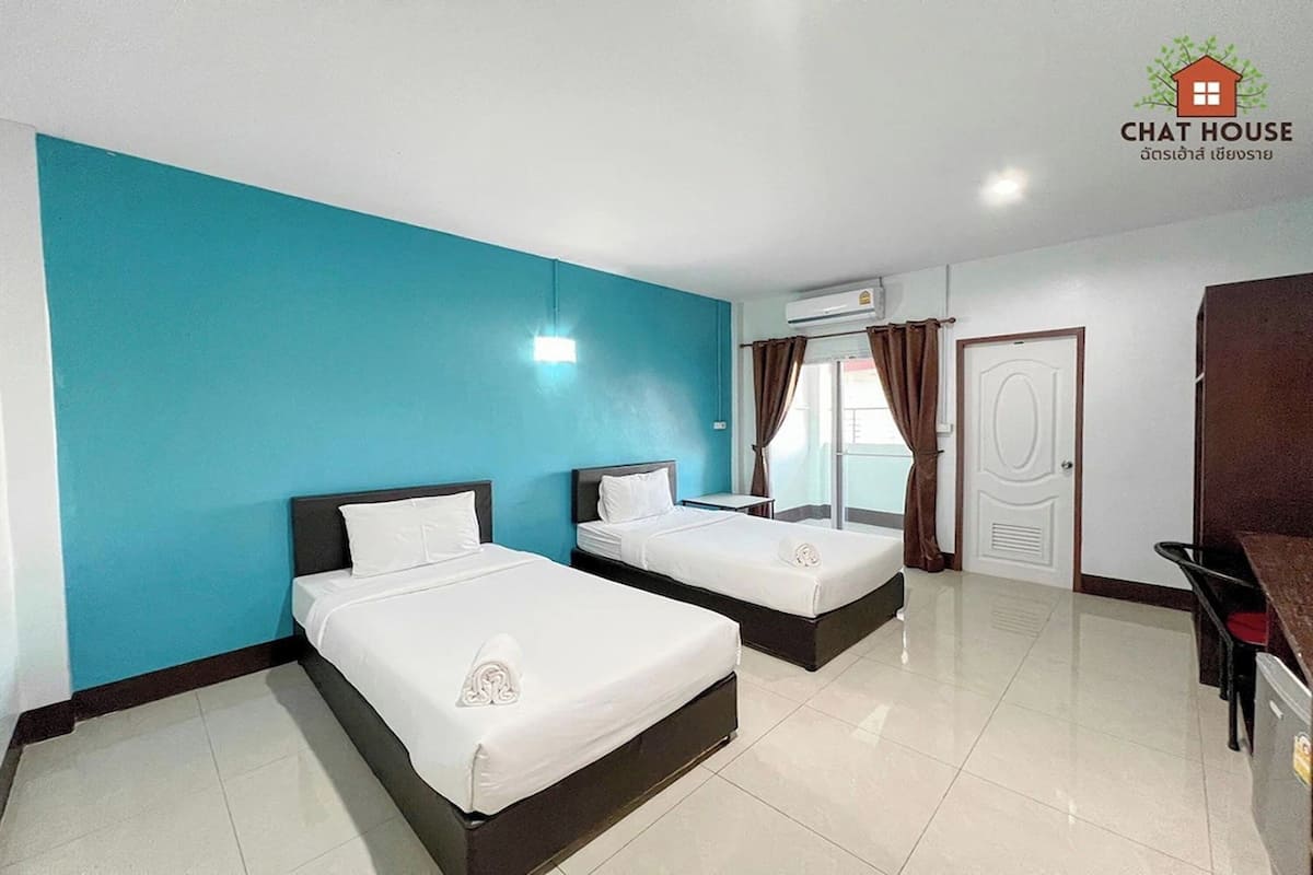 Standard Twin Room | Desk, free WiFi