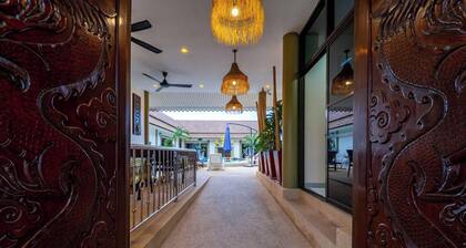 Siam Court Hotel And Resort