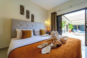 Coffres-forts dans les chambres, bureau, fer et planche à repasser