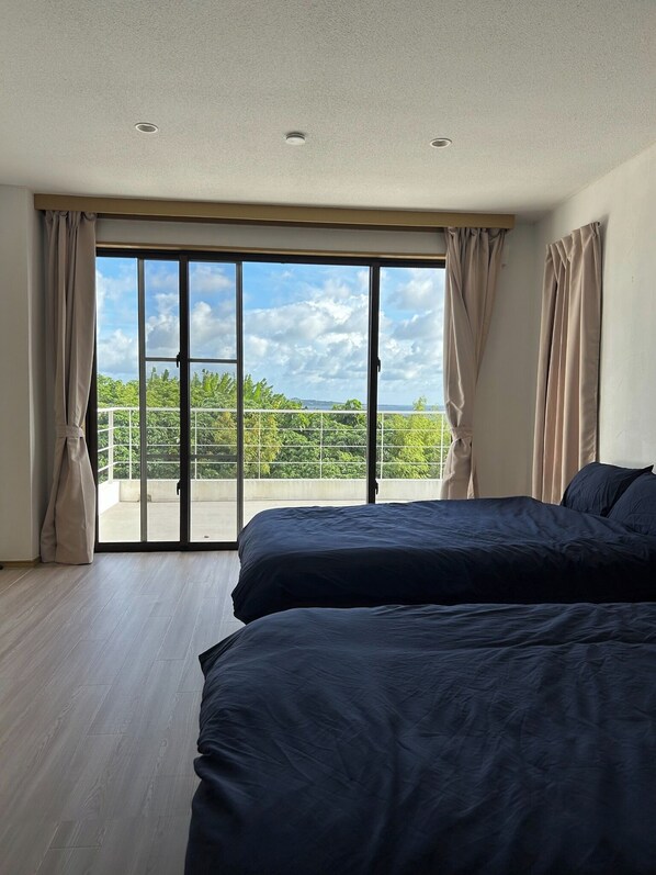 2 makuuhuonetta, työpöytä, ilmainen Wi-Fi, vuodevaatteet