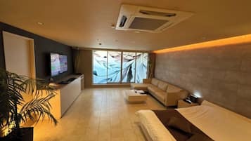 1 habitación, escritorio, tabla de planchar con plancha y wifi gratis