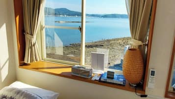 2 habitaciones, escritorio, tabla de planchar con plancha y wifi gratis