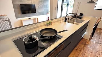 Fridge, microwave, stovetop, cookware/dishes/utensils