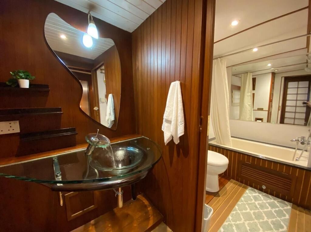 Hårtørrer, håndklæder, Sæbe, Toiletpapir