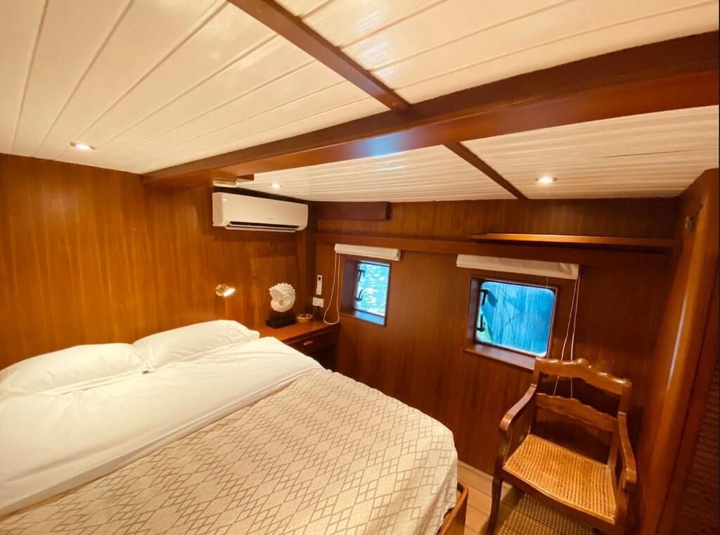 4 bedrooms, WiFi, bed sheets