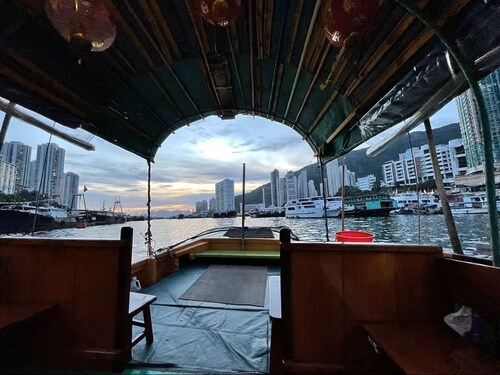 The Oak & Anchor - Hong Kong Houseboat