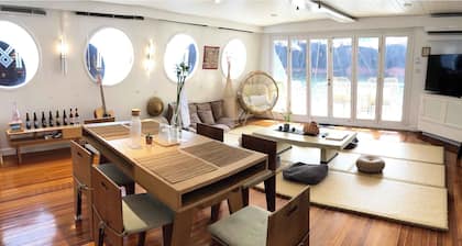 Cipango - Hong Kong Houseboat