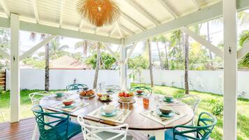 Villa | Outdoor dining