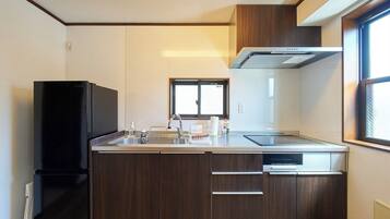 Fridge, microwave, stovetop, cookware/dishes/utensils