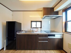 Fridge, microwave, stovetop, cookware/dishes/utensils