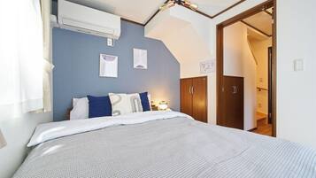 4 bedrooms, iron/ironing board, WiFi (free), bed sheets