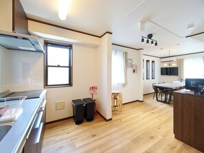 Fridge, microwave, stovetop, cookware/dishes/utensils
