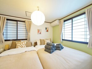 4 室のベッドルーム、アイロン / アイロン台、WiFi (無料)、ベッドシーツ