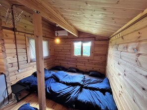 1 bedroom, desk, bed sheets