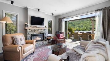 TV, fireplace, books, offices