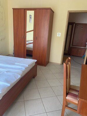 1 chambre, fer et planche à repasser, Wi-Fi, draps fournis