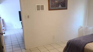 1 bedroom, desk, WiFi, bed sheets
