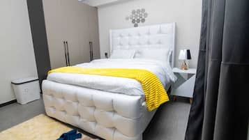 Apartemen Comfort, pemandangan laut terbatas | Setrika/meja setrika dan Wi-Fi gratis