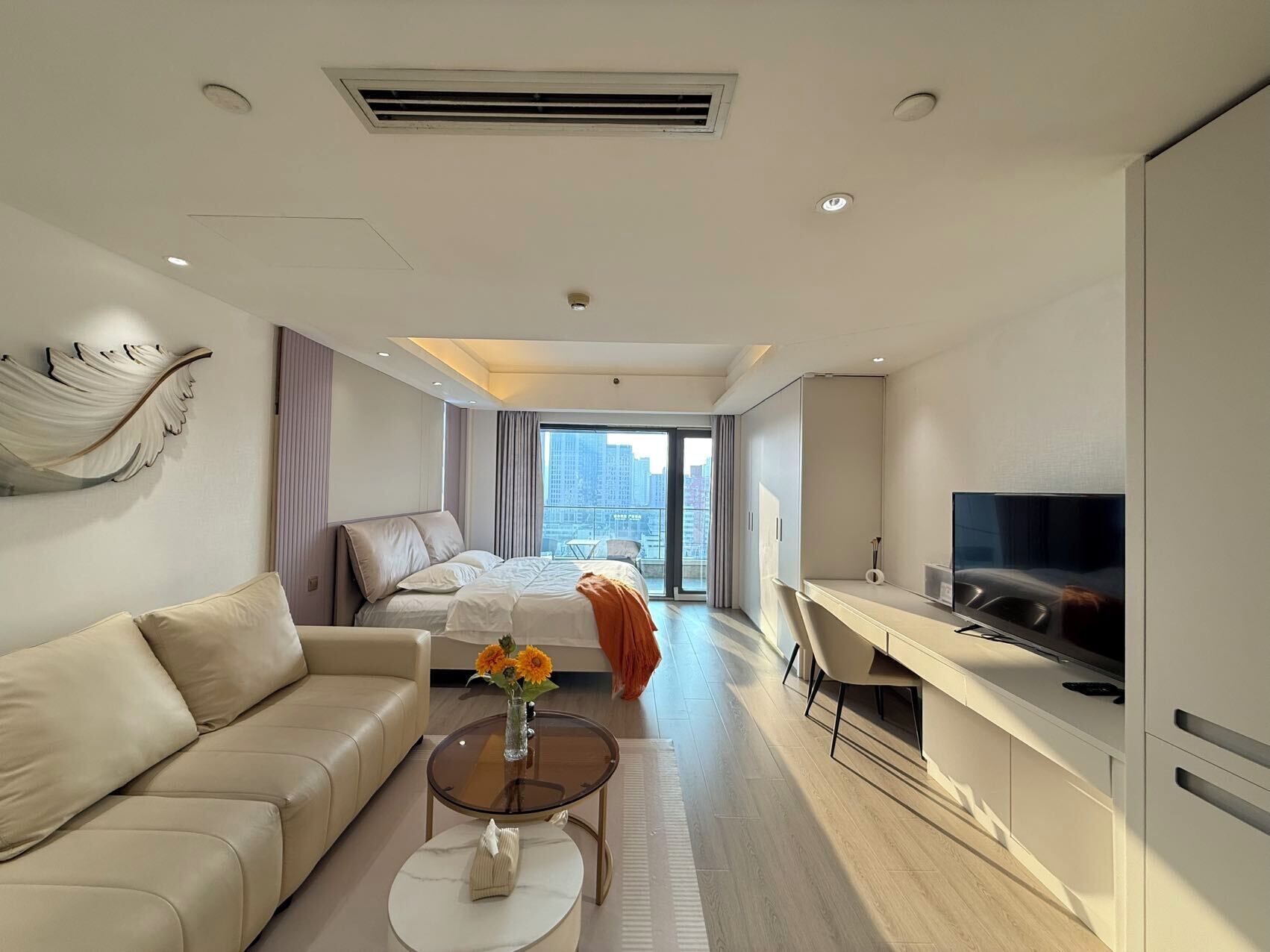 Elite Double Room, 1 Queen Bed, Patio, City View | Free WiFi, bed sheets