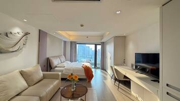 Elite Double Room, 1 Queen Bed, Patio, City View | Free WiFi, bed sheets