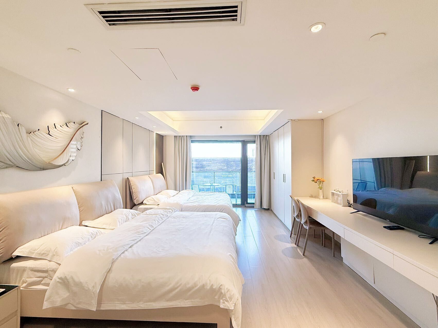 Classic Twin Room, 2 Queen Beds, Patio, City View | Free WiFi, bed sheets