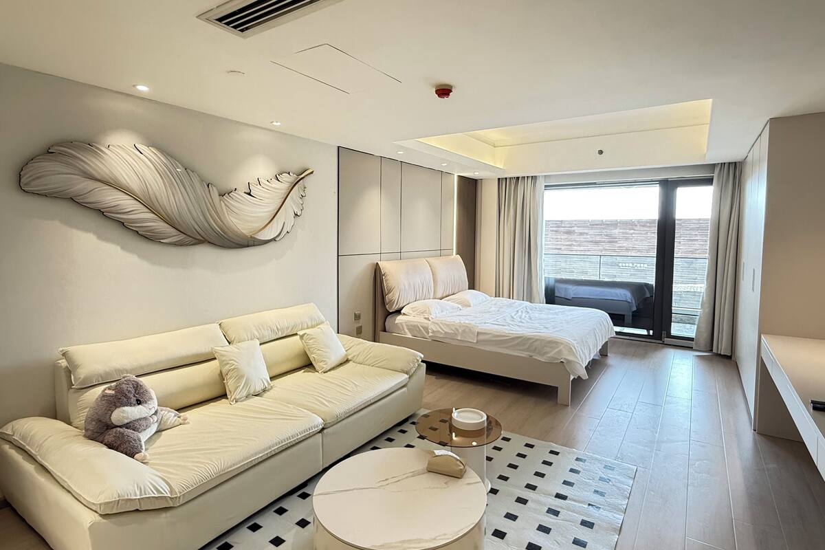 Habitación doble clásica, 1 cama Queen size, patio, vista a la ciudad | Wifi gratis y ropa de cama