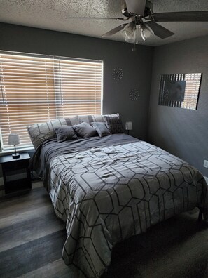 2 عدّة غرف نوم ومكواة/لوح كي وواي فاي