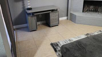 2 bedrooms, iron/ironing board, WiFi