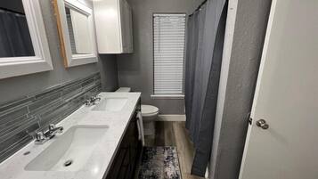 Toallas y papel de baño