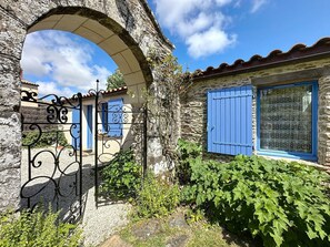 Enceinte de lâhĂ©bergement