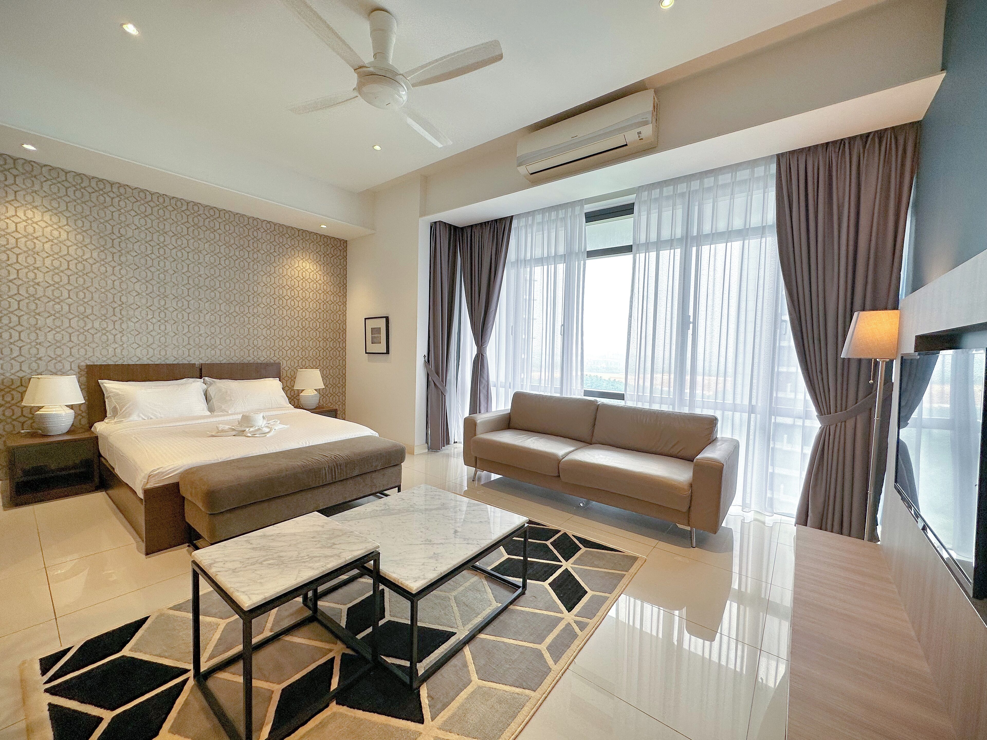 Comfort studio, balkon, uitzicht op stad | Verduisterende gordijnen, een strijkplank/strijkijzer, gratis wifi